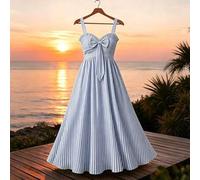 Shein Vestido de vacaciones de talla grande para mujer con cuello en forma de corazón, volantes, lazo delantero, sin mangas, cintura elástica y silueta evas