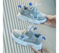 Shein Zapatillas deportivas para niños pequeños de cuero PU blanco y gris con patchwork, suela gruesa y chunky, cierre dual con cordones + , ligeras, acolch
