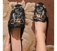 Shein Zapatos planos de mujer con detalles bordados de plantas, puntera puntiaguda y decoración de cadena. Zapatos de tacón bajo estilo zueco de moda en col