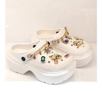 Shein Zuecos de plataforma negros Revreal con dijes de diamantes de imitación de colores y cadena, bonitos, bohemios, preppy, universitarios, estilo resort,