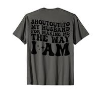 Shoutout To My Husband For Making Me The Way I Am (en la Parte Posterior) Camiseta