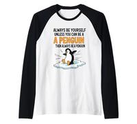 Siempre sé tú Mismo a Menos Que Puedas ser un pingüino Camiseta Manga Raglan