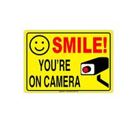 SIGNOGRAFX Paquete de 2 señales de videovigilancia con texto en inglés "Smile, You'RE ON", reflectantes, fáciles de instalar, alerta de entrada, CCTV para uso en interiores y exteriores
