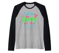 Sigue al Conejito Que Tiene Chocolate. Camiseta Manga Raglan