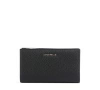Siguiendo la tendencia metálica elegante, esta cartera Coccinelle Soft está hecha de cuero granuloso de primera calidad que ofrece un tacto suave y una calidad duradera. Diseñada para ser versátil, cu