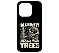 Silently Judging Your Trees Funny Arborist Gift For Men Carcasa para iPhone 15 Pro