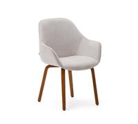 Silla Aleli en chenilla beige y patas de madera maciza de fresno con acabado en nogal.