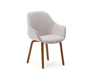 Silla Aleli en chenilla beige y patas de madera maciza de fresno con acabado en nogal.