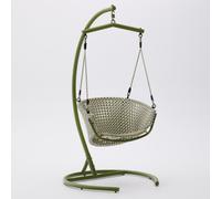Silla colgante con base Saliga de aluminio y ratán sintético verde.