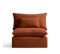 Sillón Anarela con funda extraíble de lino color terracota, 110 cm. Crédito FSC Mixto.