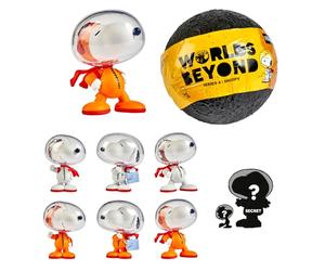 Simba Urdu Peanuts Worlds Beyond Blindbox Serie 4 - Surtido Aleatorio de 7 Figuras magnéticas coleccionables en Bola Sorpresa, Personajes icónicos de Snoopy para coleccionar, a Partir de 5 años