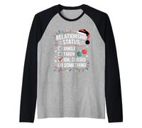Single Taken Cursed Relationship Status Christmas Meeting Camiseta Manga Raglan