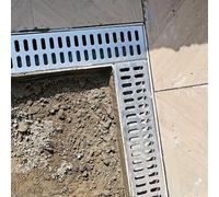 Sistema de drenaje de zanja con canal de resina y rejilla de acero inoxidable desmontable. Cubierta para pozo de agua de lluvia para suelo de hormigón, junto a la casa de campo. Paquete de 3