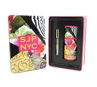 SJP NYC - Juego de regalo para mujer, fragancia aventurera, atractiva, cóctel de notas florales, afrutadas y almizcladas, contiene aerosol de perfume y mini rollerball en aroma icónico