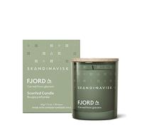 Skandinavisk Vela perfumada Fjord. Notas de fragancia: flor de manzana y pera, frutos de huerto y grosellas rojas. 65 g.