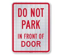 SmartSign Cartel "Do Not Park In Front Of Door", aluminio reflectante de grado 3M de alta intensidad