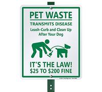 SmartSign Letrero de jardín "Pet Waste Transmits - Leash-Curb and Clean Up After Your Dog, It's The Law" de 12 x 10 pulgadas, con estaca de 3 pies, aluminio laminado a prueba de herrumbre, verde y blanco, juego de 1