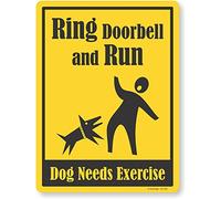 SmartSign - Panel humorístico "Ring Doorbell and Run, Dog Needs Ejercise", 25,4 x 35,6 cm de plástico
