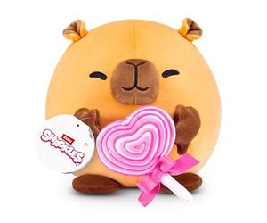 Snackles ZURU - Peluche cómodo y blando de 20 cm para San Valentín, Capibara, con accesorio de la marca Snack de licencia, regalos para el día de San Valentín (Capibara, piruleta)