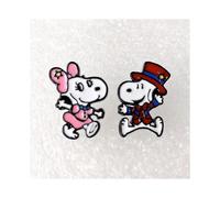 (Snoopy D) Caricatura Snoopy Charlie Estudiante Chica Coreana Amor Gota Esmalte Estética Vida Cotidiana