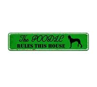 snowsun Letrero de metal con texto en inglés "The Poodle Rules This House", estilo vintage, retro, con citas para el hogar, cocina, restaurantes, pared, aluminio, regalo, patio, café, decoración de 4