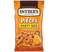 Snyder's of Hanover Piezas de pretzel, queso cheddar, tamaño de fiesta, 18 onzas