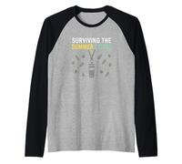 Sobrevivir al Caos de Verano Consejero del Campamento Camiseta Manga Raglan