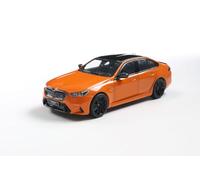 Solido BMW G90 M5 Sedán - Sedán Compacto M-Berlina, Aspecto Deportivo, Techo Negro, Llantas de aleación, Modelo Diecast, Color Naranja Fuego III 1:43