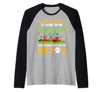 Solo quiero trabajar en mi jardín y pasar el rato con mi perro Camiseta Manga Raglan
