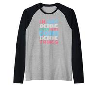 Solo Soy Debbie aquí Haciendo Debbie Things Nombre Camiseta Manga Raglan