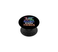 Solo Soy Kiara por aquí Haciendo Cosas de Kiara Kiara PopSockets PopGrip Adhesivo