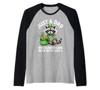Solo un papá que regresó con la suerte del Día de San Camiseta Manga Raglan