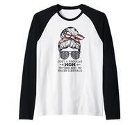 Solo una Madre Normal Tratando de no criar a los liberales republicanos Camiseta Manga Raglan