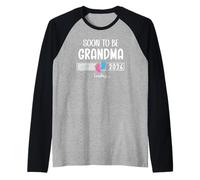 Soon to Be Grandma 2026 Loading First Time Grandma EST 2026 Camiseta Manga Raglan