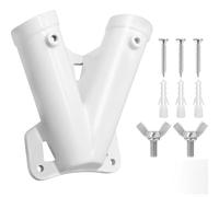 Soporte de poste de bandera doble resistente con estructura en forma de V y componentes reforzados para evitar que las banderas se caigan durante vientos fuertes (blanco)