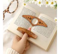 Soporte personalizado para páginas de libros, solo una página más, con texto en inglés "I Love You to The Moon and Back", soporte de madera personalizado para leer con una sola mano, regalo para