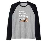 Sorry I Am Late My Cat Was Sitting On Me Funny Cat Lovers Camiseta Manga Raglan