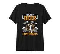 Sosteniendo Mi Cerveza Mientras Yo Fuegos Artificiales Encender Pirotecnia Camiseta Premium