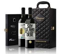 «Soy ese amor que la vida te debe» Mensaje en una Botella. Estuche-Maletín de LUJO 2x Vino Tinto Premium Reserva 12 Meses y Set de 4 Accesorios. Etiqueta Blanca PERSONALIZABLE