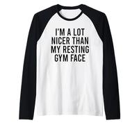 Soy mucho más agradable que mi entrenamiento divertido para la cara del gimnasio en reposo Camiseta Manga Raglan