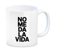 speecheese NO ME DA LA VIDA taza - diseño tipográfico blanco y negro, frase impactante, motivación
