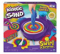 SPINMASTER Kinetic Sand, Coffret Swirl N' Surprise Avec 907 g de Sable modelable Rouge, Bleu, Vert et Jaune et 4 Outils, Jouets sensoriels pour Les Enfants à Partir de 3 ANS