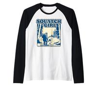 Squatch Girl Cute Sasquatch Bigfoot Lover Girl Holding Hands Camiseta Manga Raglan