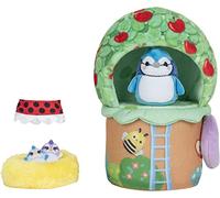 Squishville- Deluxe, Tiptop Treehouse Playscene - Incluye Peluche de 5 cm, Vestido de Mariquita, Nido de pájaro y casa de árbol - Juguetes para niños, Multicolor (Jazwares SQM0209)