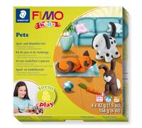 STAEDTLER FIMO kids 8034 Kit de manualidades «Pets» - 4 bloques de 42 g | Se endurece al horno, incluye barra de modelado, base de juego y pegatinas - para niños - N.º de art. 8034 02 LY