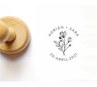 Stamp by Me | Sello Personalizado para Boda | 12 Diseños Exclusivos | Sello de Madera | Ideal para Sobres e Invitaciones de Boda | Con Tampón de Tinta | Nombres y Fecha | Corona de Flores Circular