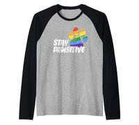 Stay Pawsitive Rainbow Flag Huella de Pata de Perro LGBT Positive Camiseta Manga Raglan