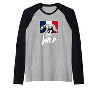 Stay Wild with Wild Bear & France Flag, French Bear Graphic Camiseta Manga Raglan