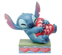 Figura enesco disney stitch abrazando un corazón