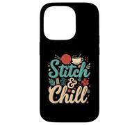 Stitch & Chill Knitting Sewing Craft Hobby Coffee Lover Carcasa para iPhone 14 Pro